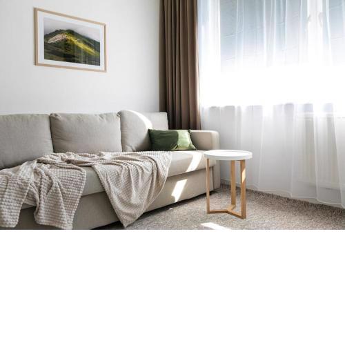 Cozy 1 bedroom apartment with a free parking spot
