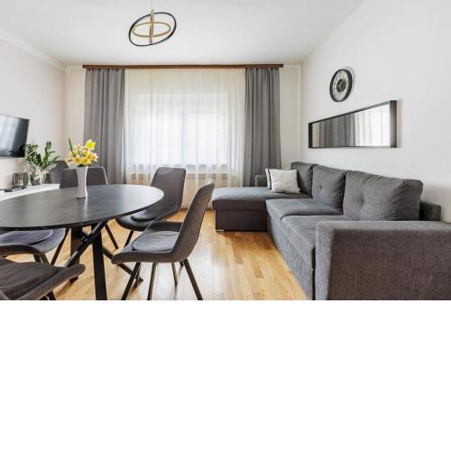 Cozy 2-bedroom house with parking slots