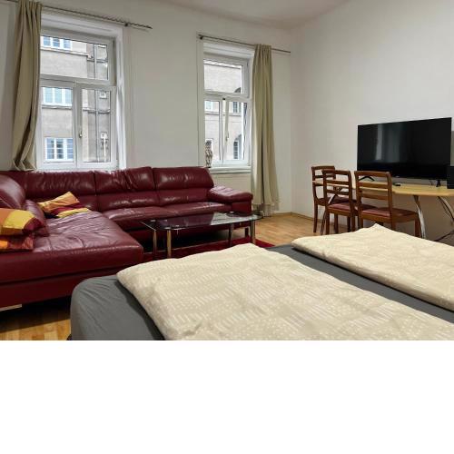 Cozy 2BR Apt- Near Danube River