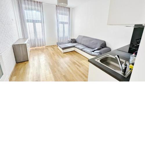 Cozy Apartment- 5 Minutes to Danube River