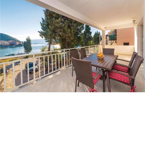 Cozy Apartment In Blace With Wifi