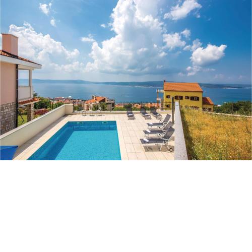 Cozy Apartment In Crikvenica With Kitchen