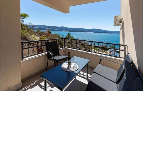 Cozy Apartment In Komarna With House Sea View
