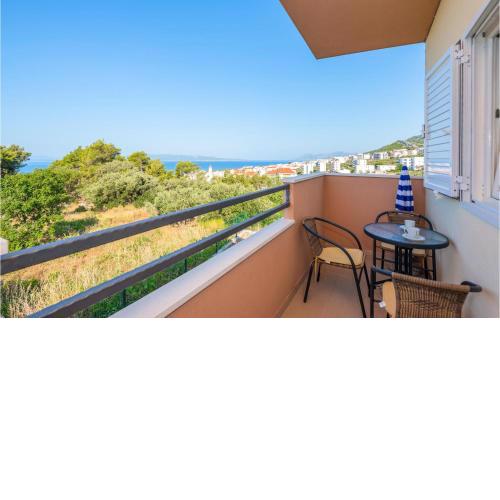 Cozy Apartment In Makarska With House Sea View
