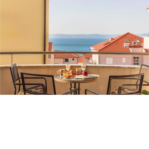 Cozy Apartment In Makarska With Wifi