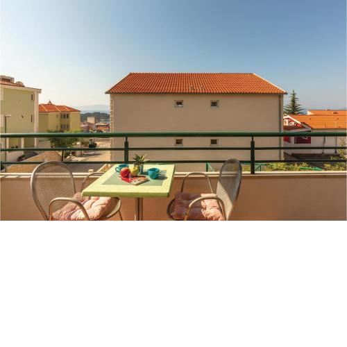 Cozy Apartment In Makarska With Wifi