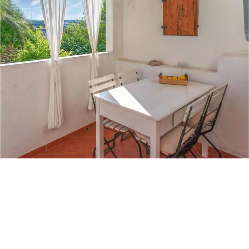 Cozy Apartment In Mali Losinj With Kitchen
