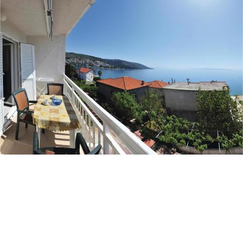 Cozy Apartment In Okrug Gornji With Kitchen