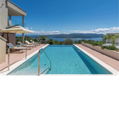 Cozy Apartment In Plomin With Jacuzzi