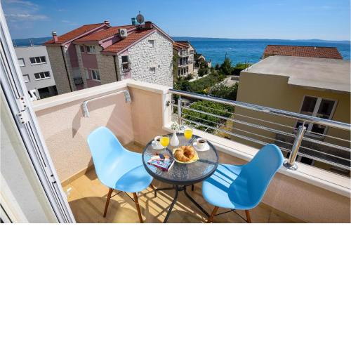 Cozy Apartment In Podstrana With House Sea View