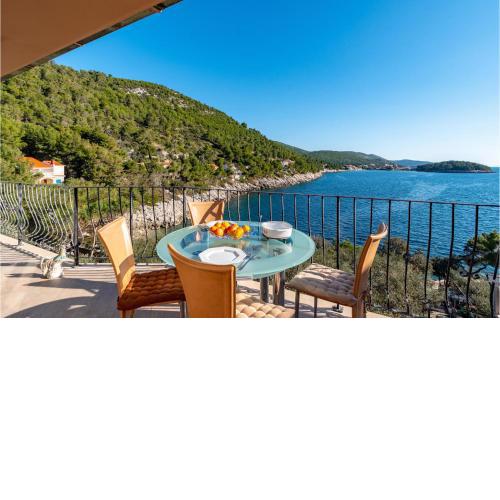 Cozy Apartment In Prizba With House Sea View