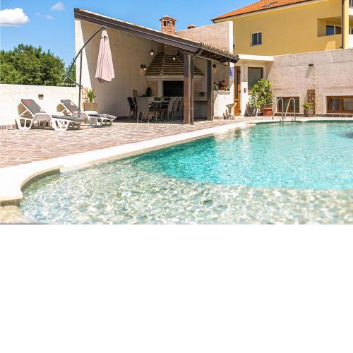 Cozy Apartment In Pula With Outdoor Swimming Pool
