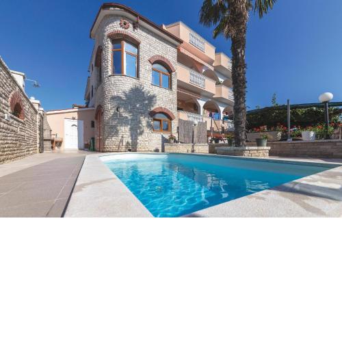 Cozy Apartment In Pula With Wifi