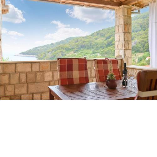 Cozy Apartment In Saplunara With Kitchen