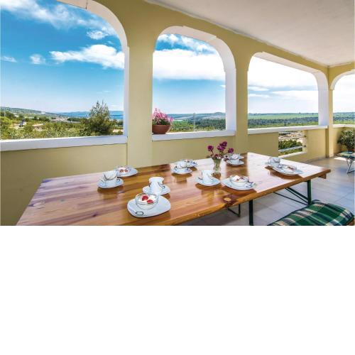Cozy Apartment In Slivnica With House Sea View