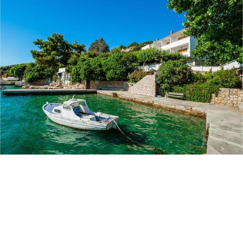 Cozy Apartment In Supetarska Draga With Wifi