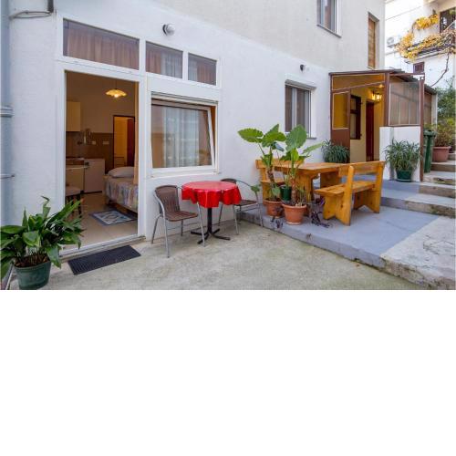 Cozy Apartment In Sveti Juraj With Wifi