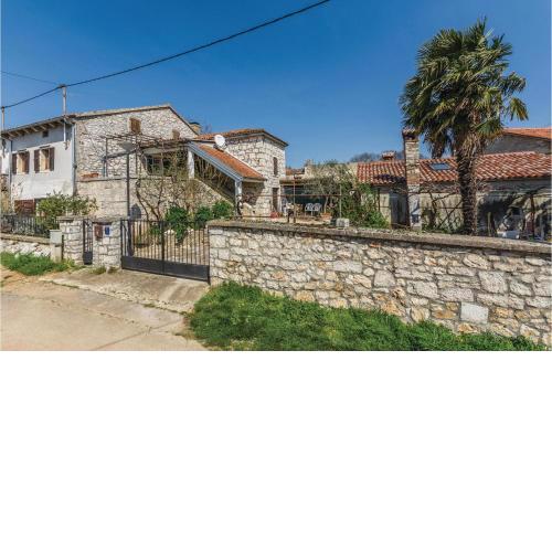 Cozy Apartment In Vrsar With Kitchen