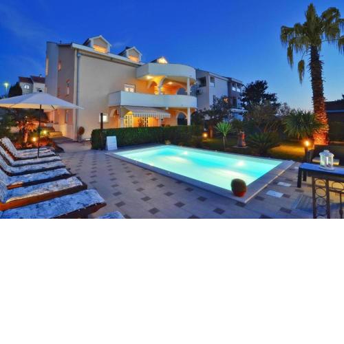 Cozy Apartment In Zadar With Heated Swimming Pool