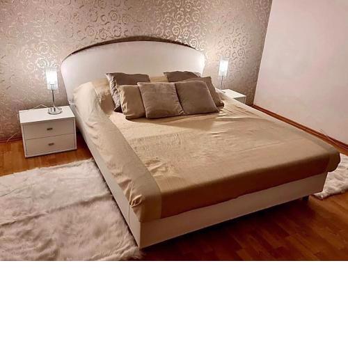Cozy apartment near hockey & football arena