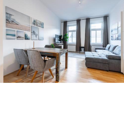Cozy Apartment Steps Away from Subway Station