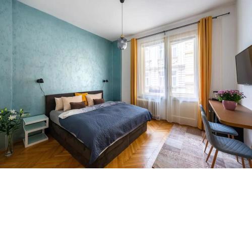 Cozy apt in the centre w/balcony