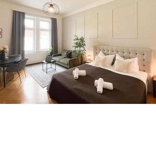 Cozy & Central 2 Bedroom Apartment