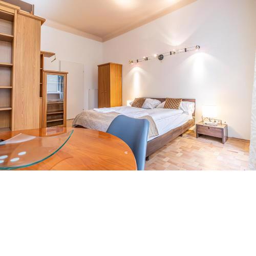 Cozy City Center Retreat 2BR Apt. Homelike Comfort