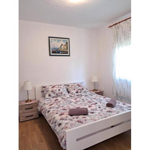 Cozy-family apartment (5-10 min from main market)