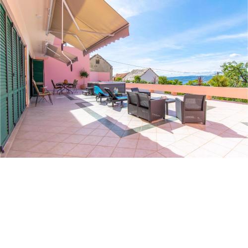 Cozy Home In Brela With Jacuzzi