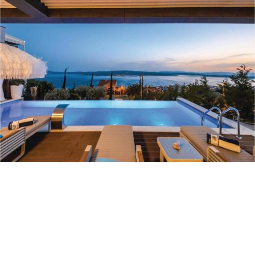 Cozy Home In Crikvenica With Jacuzzi
