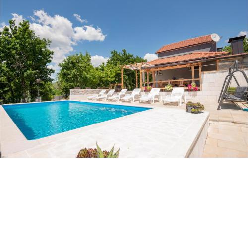 Cozy Home In Donji Vinjani With Wifi