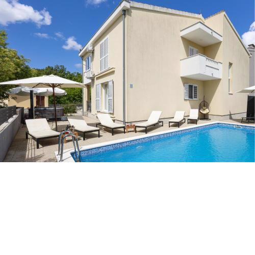 Cozy Home In Dugopolje With Jacuzzi
