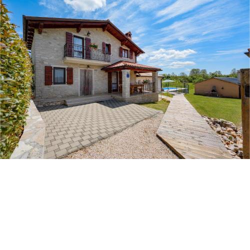 Cozy Home In Gracisce With Outdoor Swimming Pool