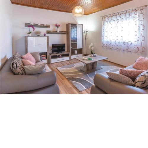 Cozy Home In Kresevo With Kitchen