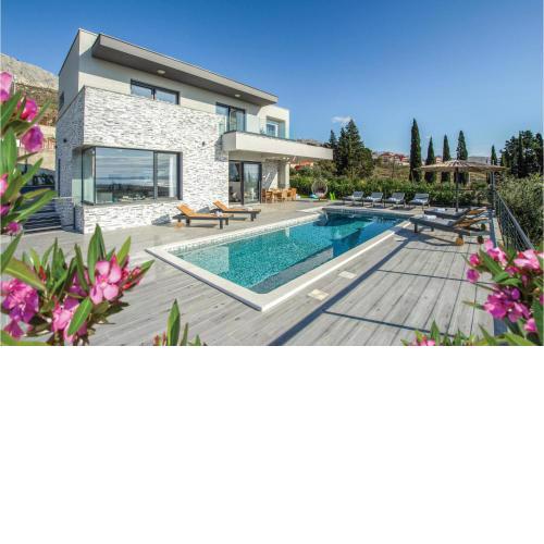 Cozy Home In Kucine With Jacuzzi