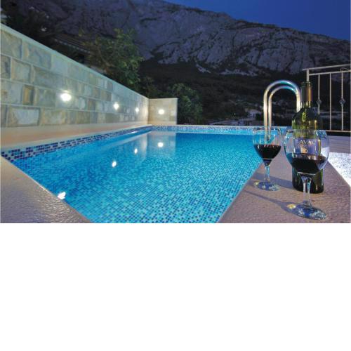 Cozy Home In Makarska With Kitchen