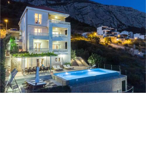 Cozy Home In Makarska With Sauna