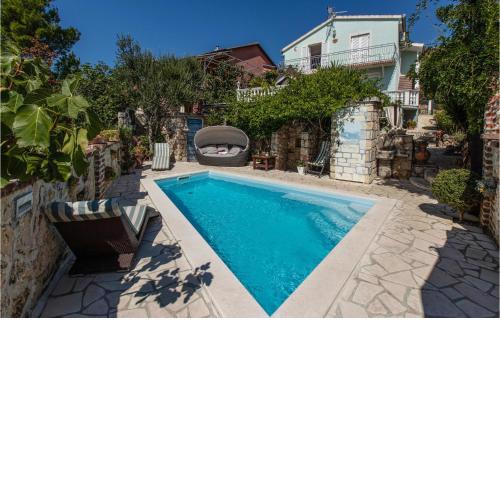 Cozy Home In Maslenica With Kitchen