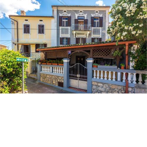 Cozy Home In Omisalj With Kitchen