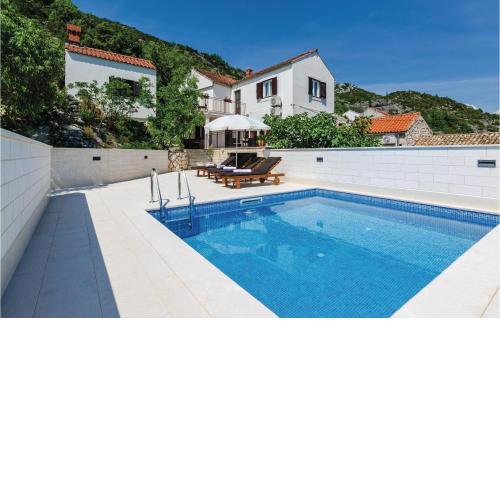 Cozy Home In Oslje With Outdoor Swimming Pool