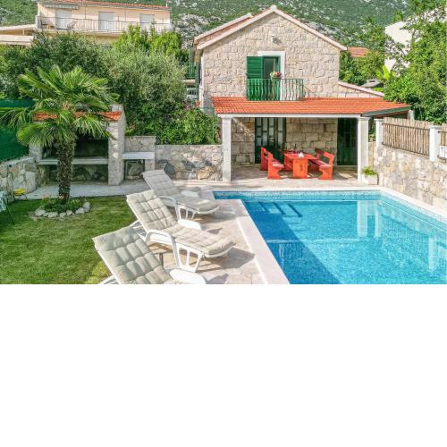 Cozy Home In Ostrvica With Kitchen
