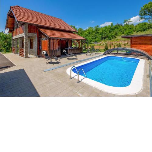 Cozy Home In Perusic With Jacuzzi