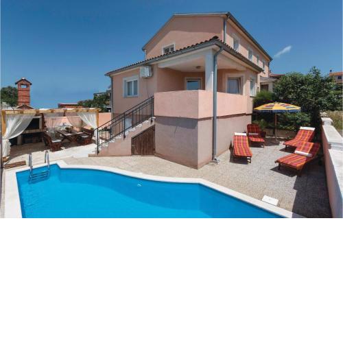 Cozy Home In Pula With Kitchen