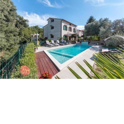 Cozy Home In Pula With Outdoor Swimming Pool