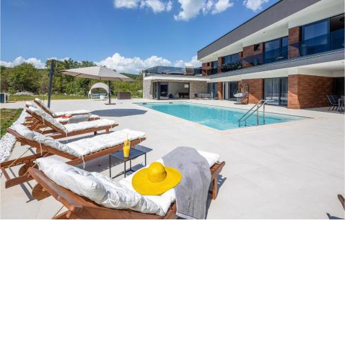 Cozy Home In Radosic With Jacuzzi