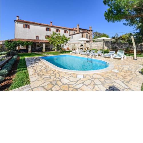 Cozy Home In Radovani With Outdoor Swimming Pool