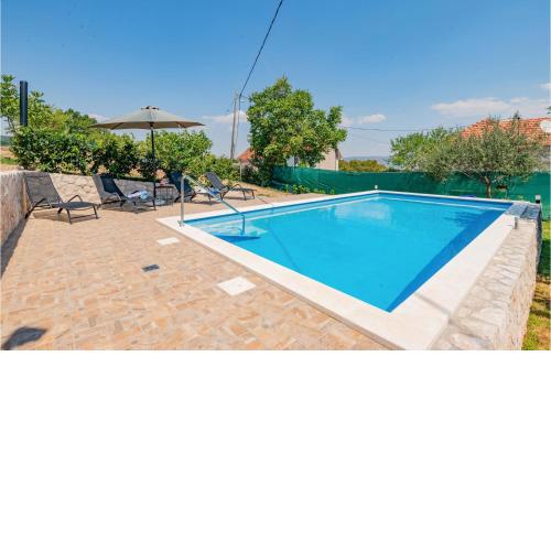 Cozy Home In Runovic With Outdoor Swimming Pool