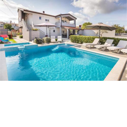 Cozy Home In Vodnjan With Heated Swimming Pool