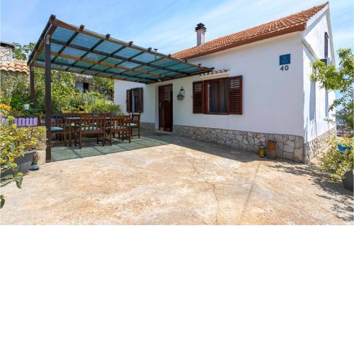 Cozy Home In Zaglav With Wifi